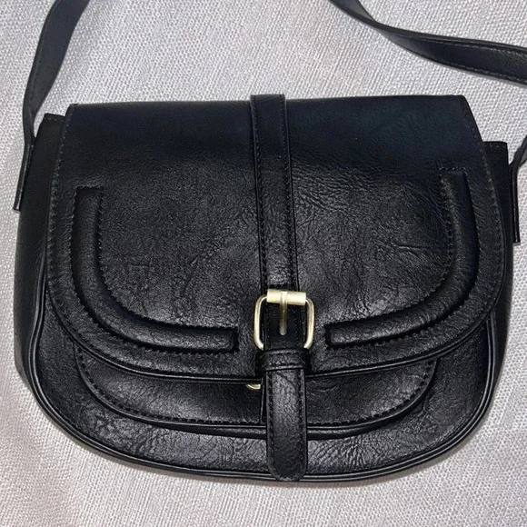 😍Cross body button closure bag - Picture 2 of 7